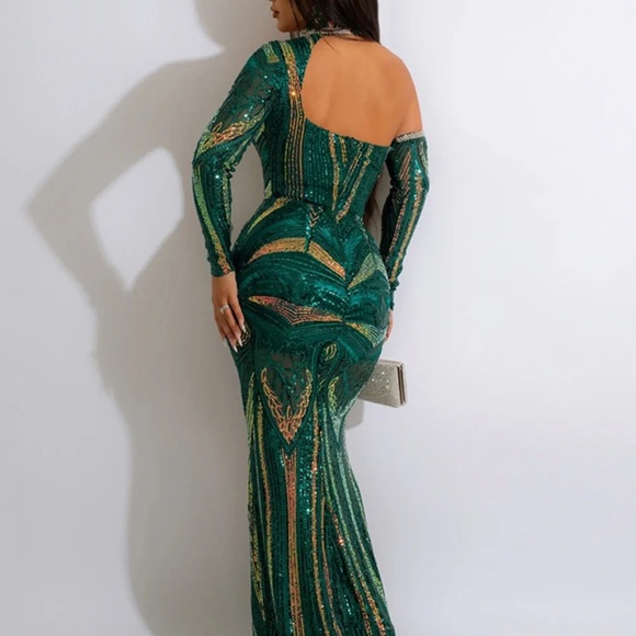 Luxury Long Sleeve Sequin Formal Gown - Picture 9 of 12